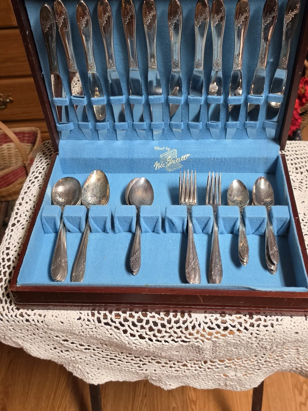 Vintage Silverplate Tudor Community Oneida 47 Piece Set & McGraw Box.